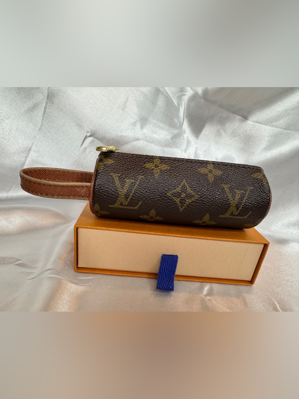 Louis Vuitton LV Monogram Etui 3 Balles
Golf Ball Case Pouch Unisex